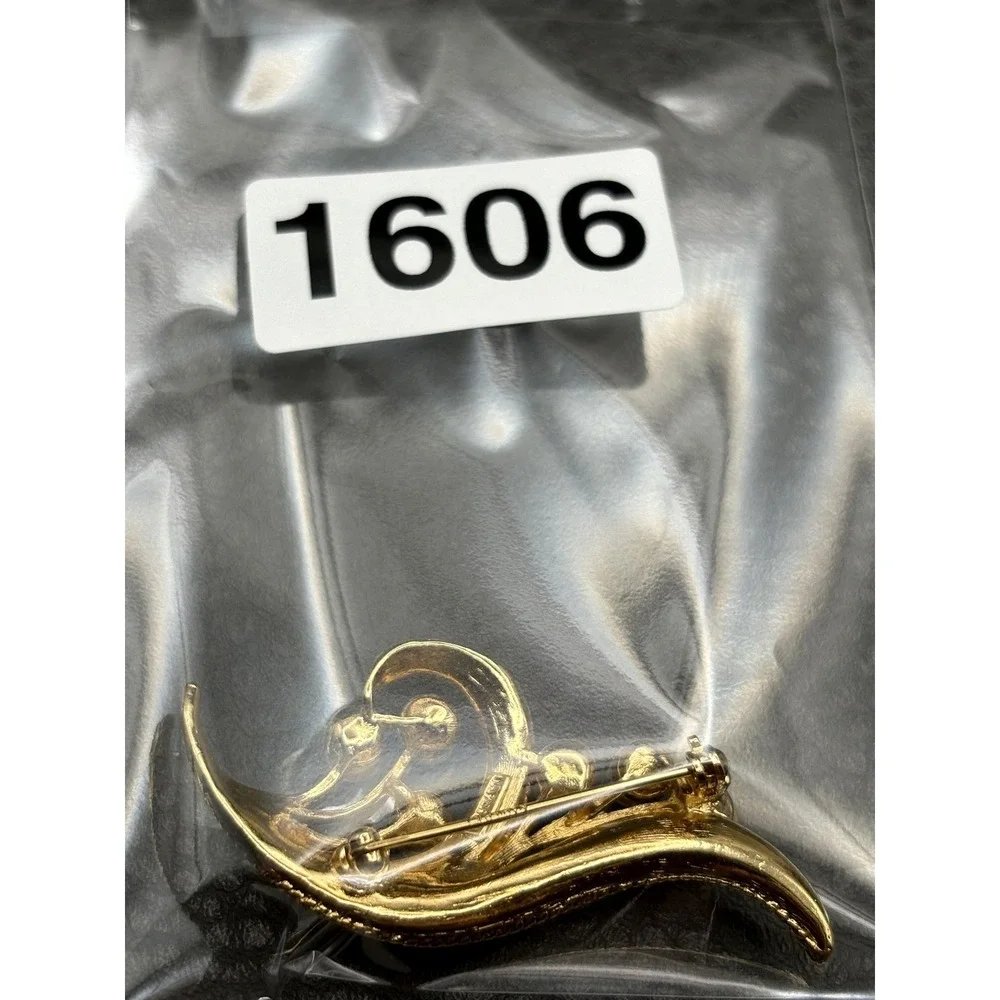 Napier Gold Tone Faux Pearl Leaf Brooch Pin Vintage 80s 90s